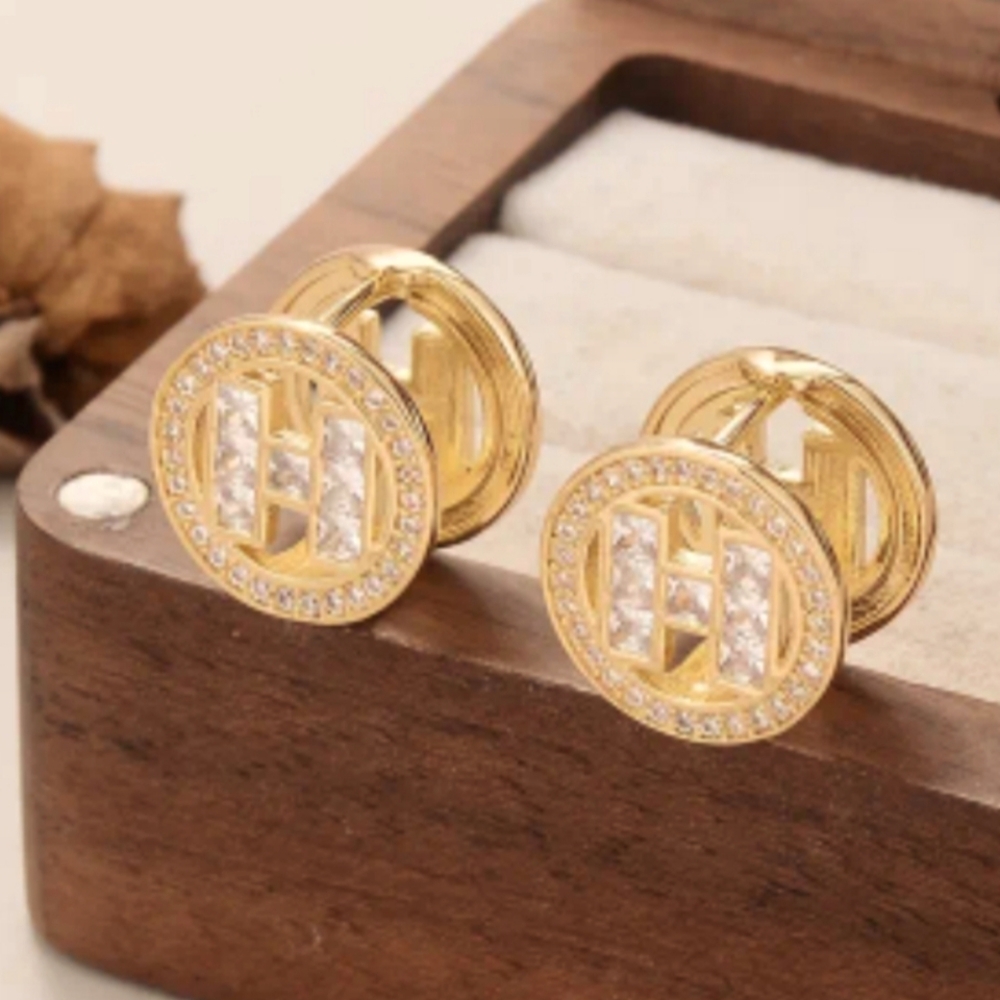 Elegant Gold Earrings with Intricate H Pattern and Sparkling Stones
